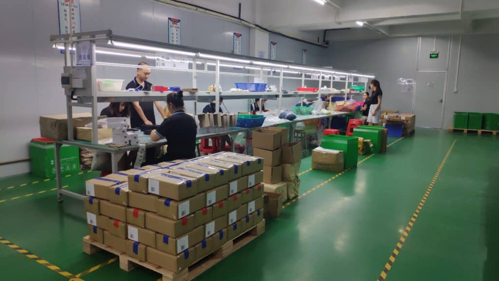 Silicone product packaging workshop supporting batch control and responsible packaging